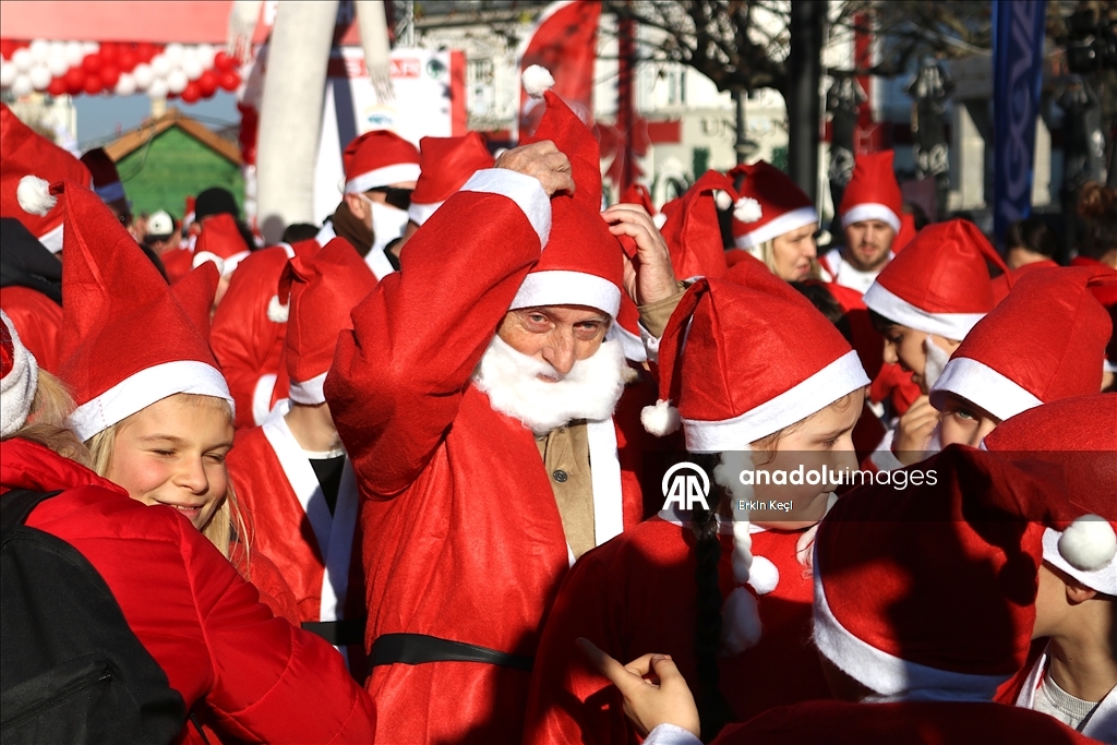 Priština trčala za humanost: Održan jubilarni mini-maraton "Trči Djeda Mraze"