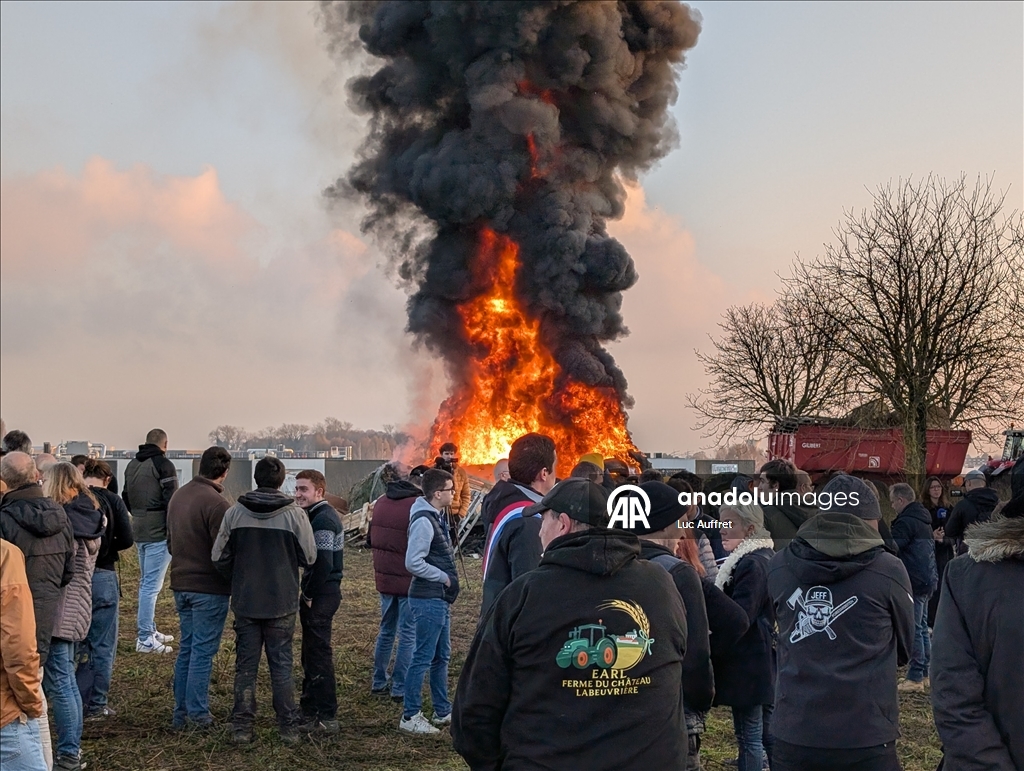 Во Франции ширятся протестные акции фермеров