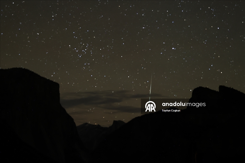 Yosemite Ulusal Parkı'nda Geminid meteor yağmuru