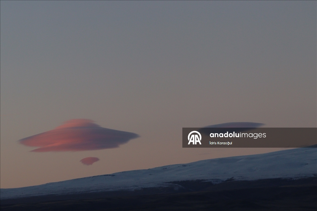 Kars'ta mercek bulutları güzel görüntü oluşturdu