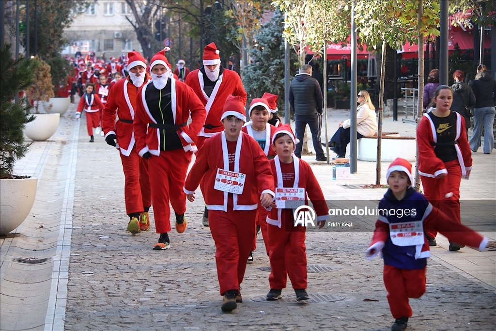 Priština trčala za humanost: Održan jubilarni mini-maraton "Trči Djeda Mraze"