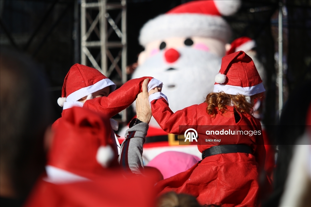 Priština trčala za humanost: Održan jubilarni mini-maraton "Trči Djeda Mraze"