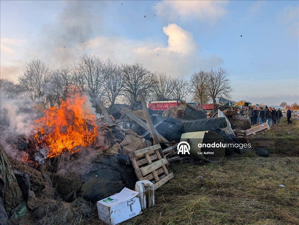 Во Франции ширятся протестные акции фермеров