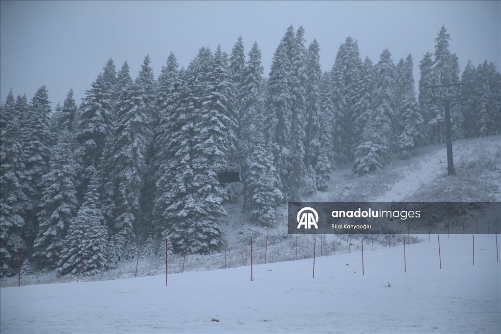 Yurduntepe Kayak Merkezi'nde kar yağışı etkili oldu