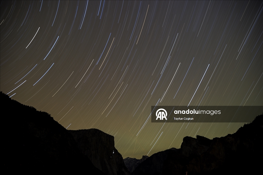Yosemite Ulusal Parkı'nda Geminid meteor yağmuru