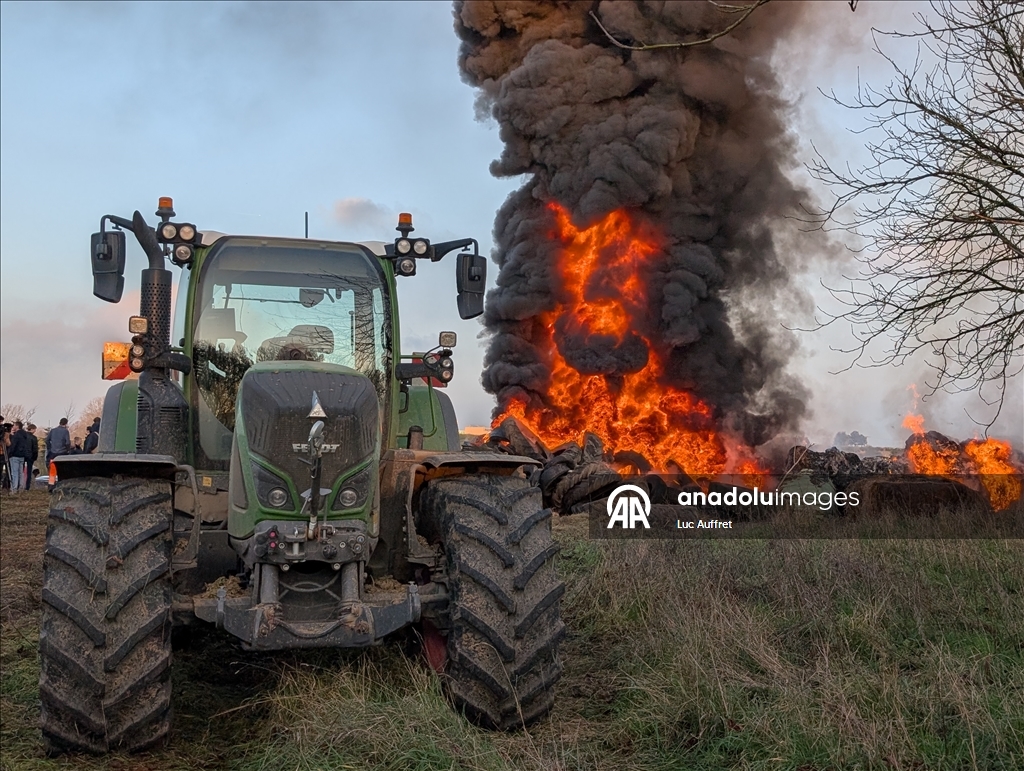 Во Франции ширятся протестные акции фермеров