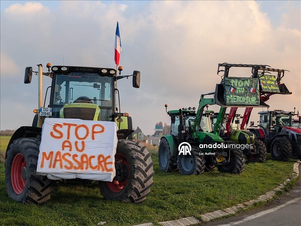 Во Франции ширятся протестные акции фермеров
