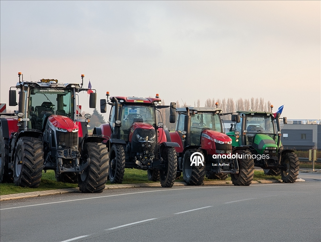 Во Франции ширятся протестные акции фермеров