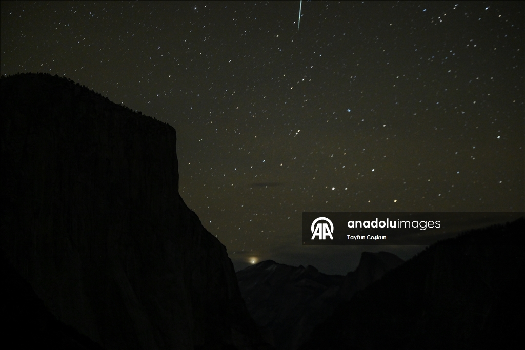 Yosemite Ulusal Parkı'nda Geminid meteor yağmuru