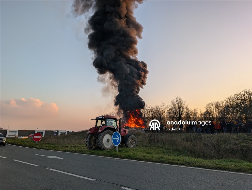 Во Франции ширятся протестные акции фермеров