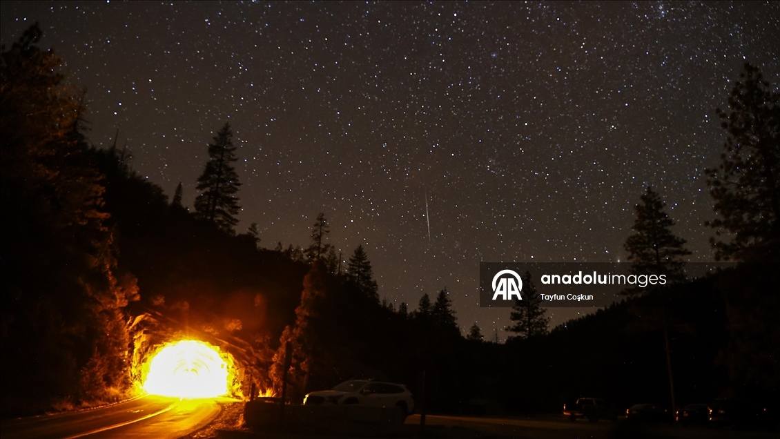 Yosemite Ulusal Parkı'nda Geminid meteor yağmuru
