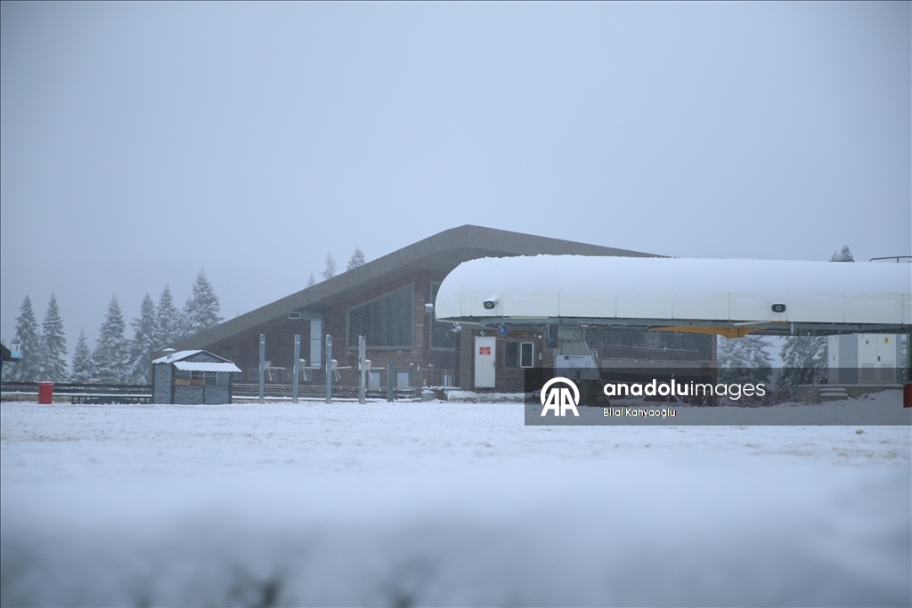 Yurduntepe Kayak Merkezi'nde kar yağışı etkili oldu