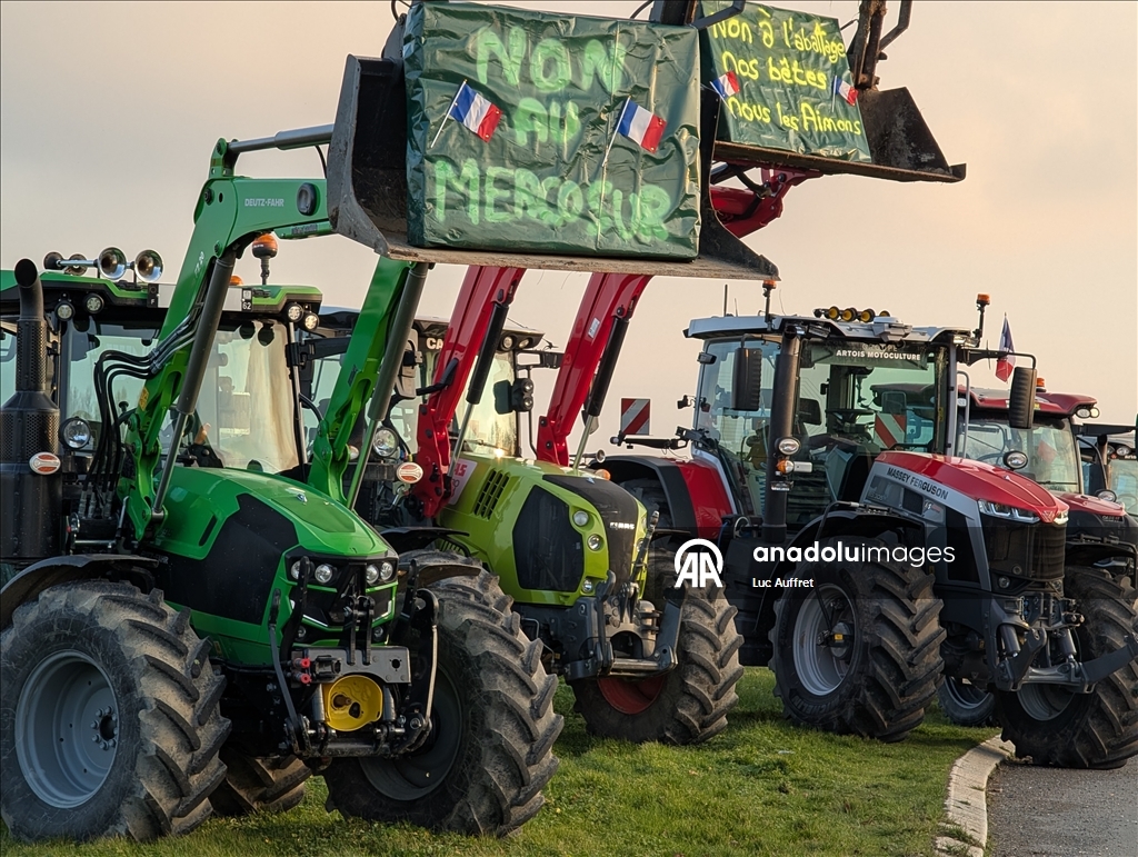 Во Франции ширятся протестные акции фермеров