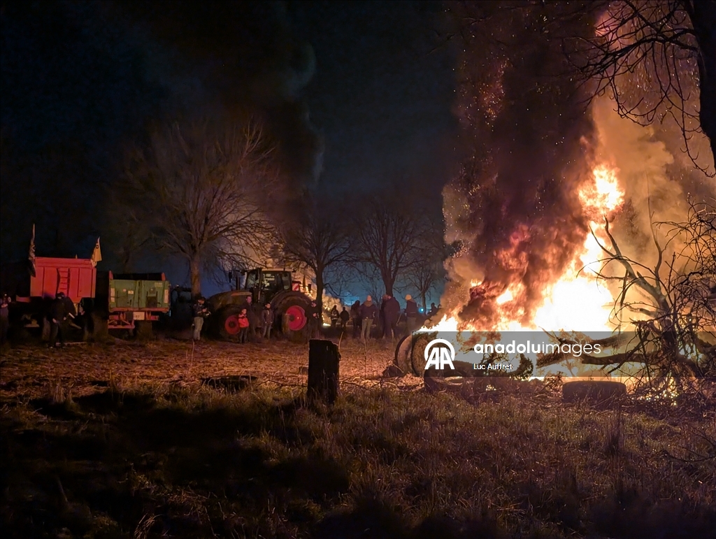Во Франции ширятся протестные акции фермеров