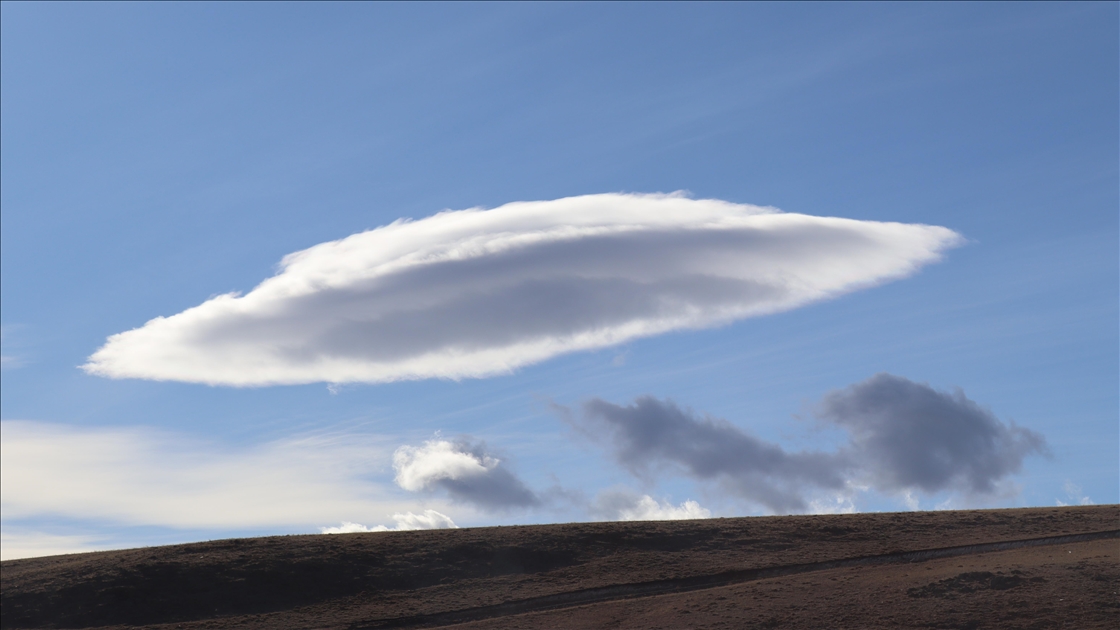 Kars'ta mercek bulutları güzel görüntü oluşturdu
