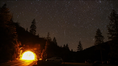 Yosemite Ulusal Parkı'nda Geminid meteor yağmuru