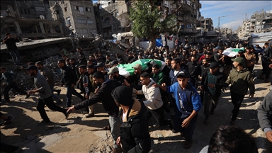 Gazze’de hava saldırısında öldürülen Filistinliler toprağa verildi