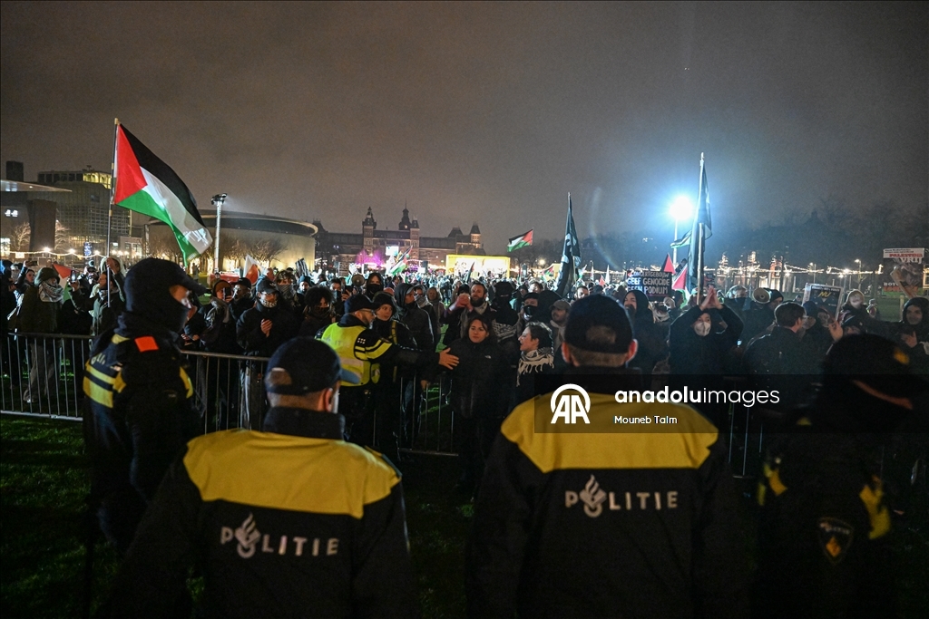 Amsterdam'da Hanuka konseri öncesi protestoda polis ile göstericiler arasında arbede yaşandı
