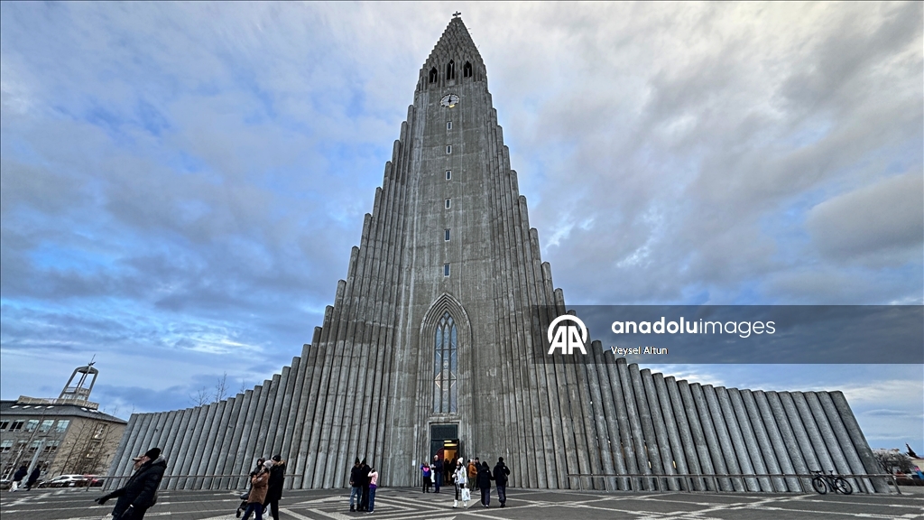 الأطول في آيسلندا.. كنيسة هالغريمسكيركيا تلفت الأنظار بتصميمها البركاني