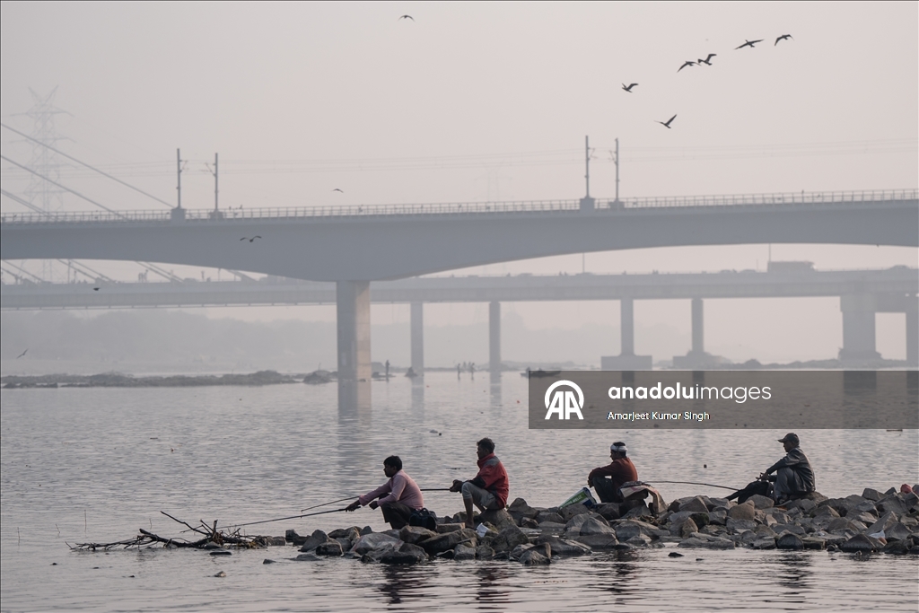 Hindistan’ın başkenti Yeni Delhi’de hava kirliliği tehlikeli seviyeye yaklaştı