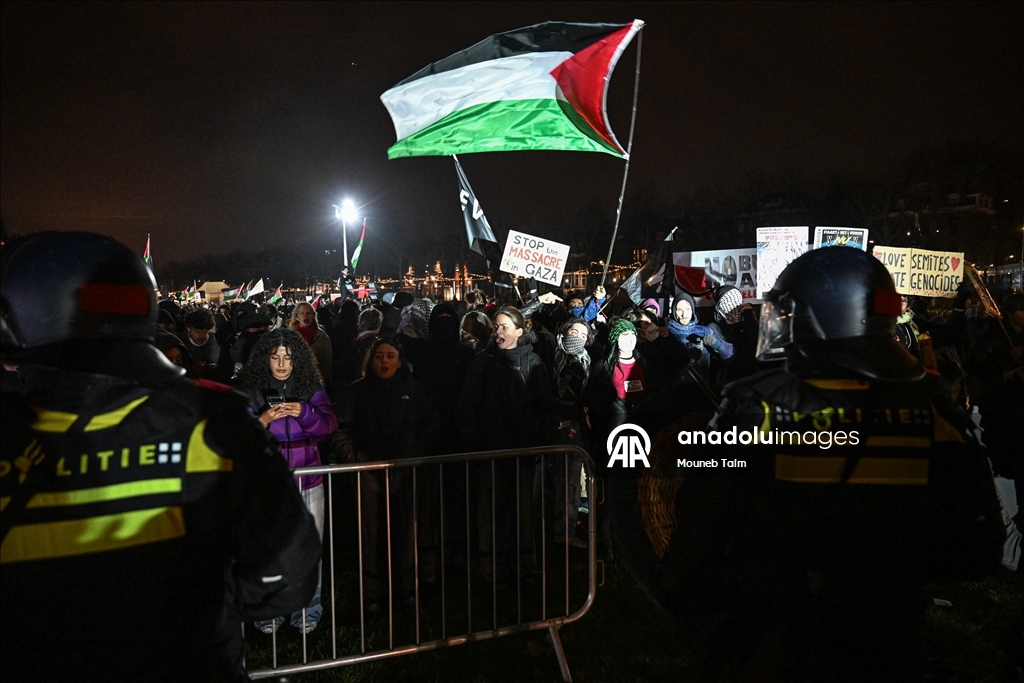 Amsterdam'da Hanuka konseri öncesi protestoda polis ile göstericiler arasında arbede yaşandı