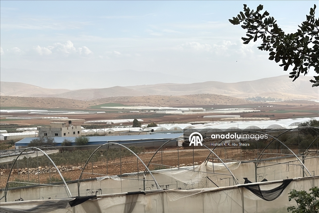 يبتلع الماء والغذاء بالضفة.. مخاوف فلسطينية من جدار إسرائيلي جديد