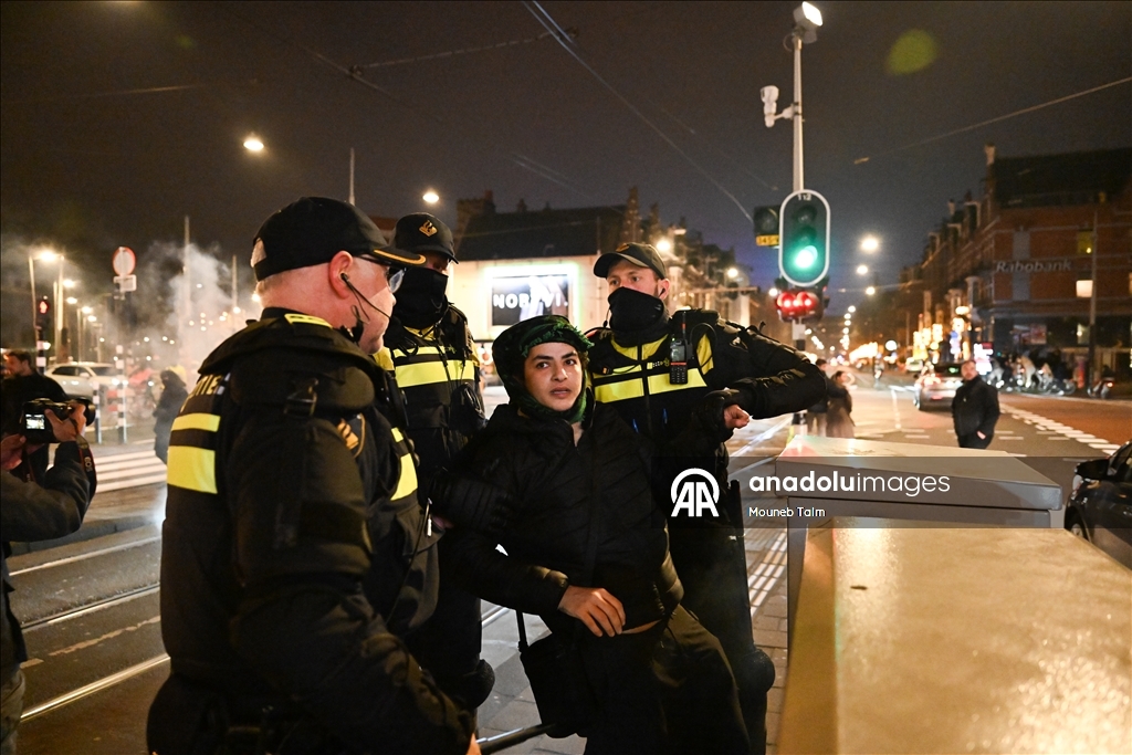 Amsterdam'da Hanuka konseri öncesi protestoda polis ile göstericiler arasında arbede yaşandı