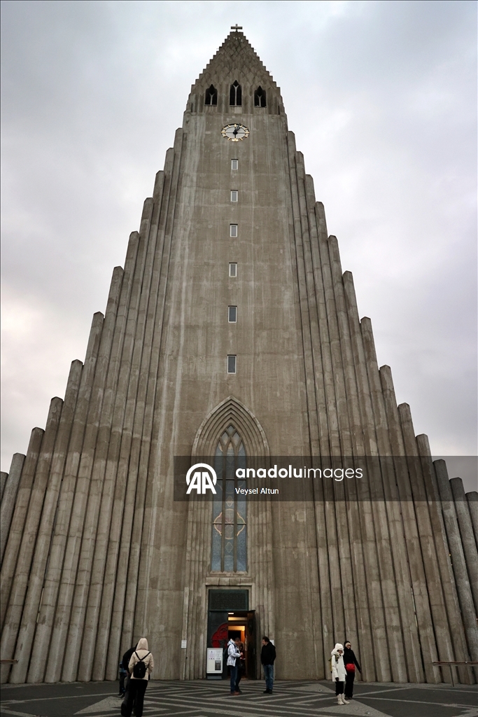 الأطول في آيسلندا.. كنيسة هالغريمسكيركيا تلفت الأنظار بتصميمها البركاني