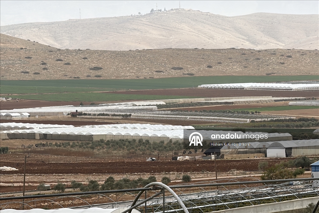 يبتلع الماء والغذاء بالضفة.. مخاوف فلسطينية من جدار إسرائيلي جديد