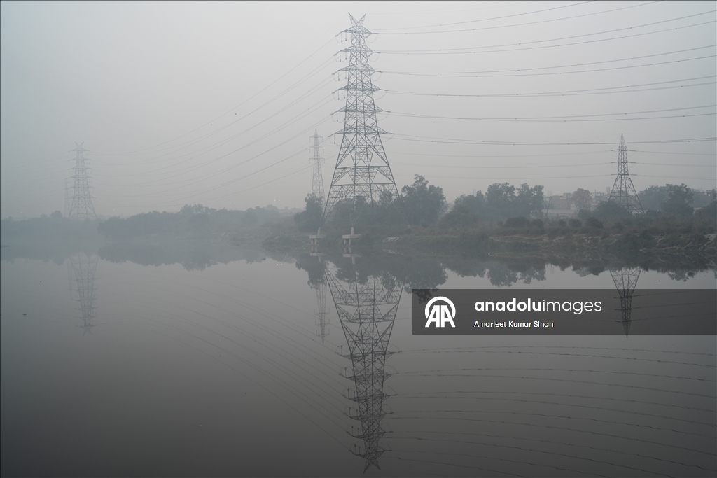 Hindistan’ın başkenti Yeni Delhi’de hava kirliliği tehlikeli seviyeye yaklaştı