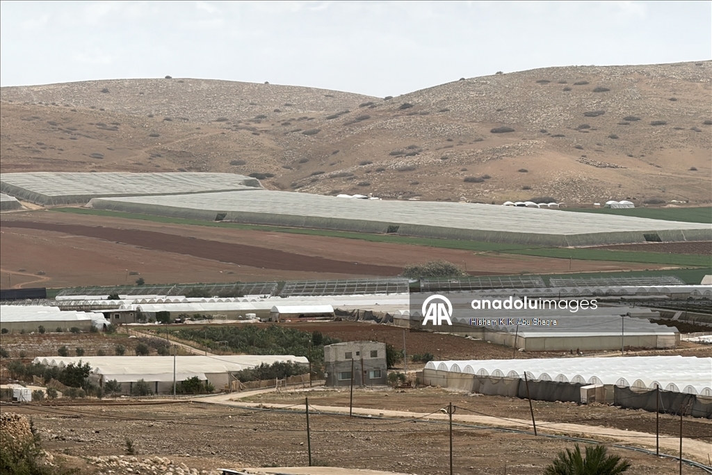 يبتلع الماء والغذاء بالضفة.. مخاوف فلسطينية من جدار إسرائيلي جديد