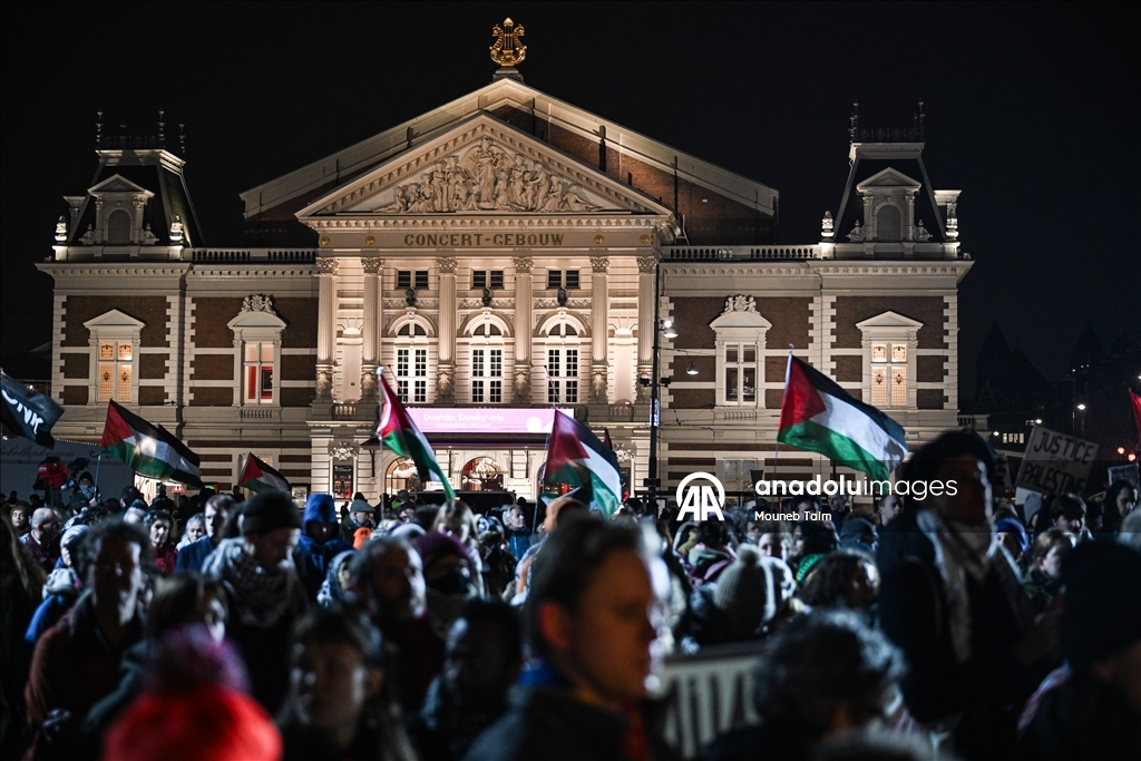 Amsterdam'da Hanuka konseri öncesi protestoda polis ile göstericiler arasında arbede yaşandı