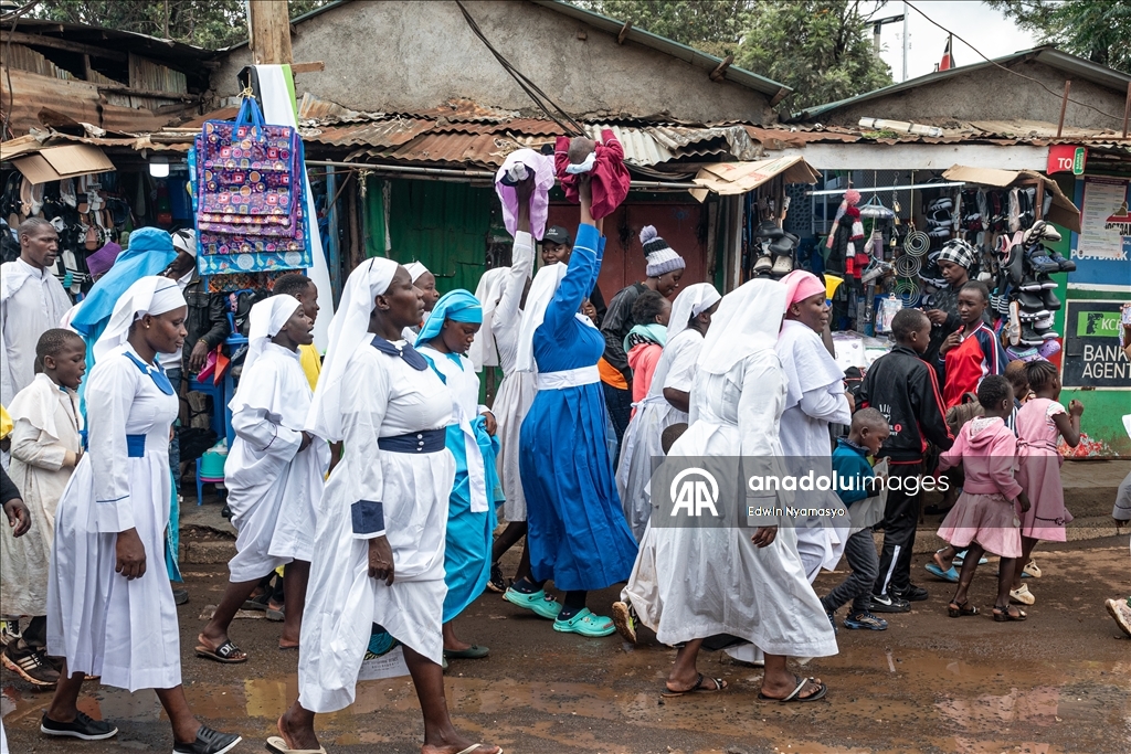 “Baby Tossing” ritual in Nairobi's Kibera