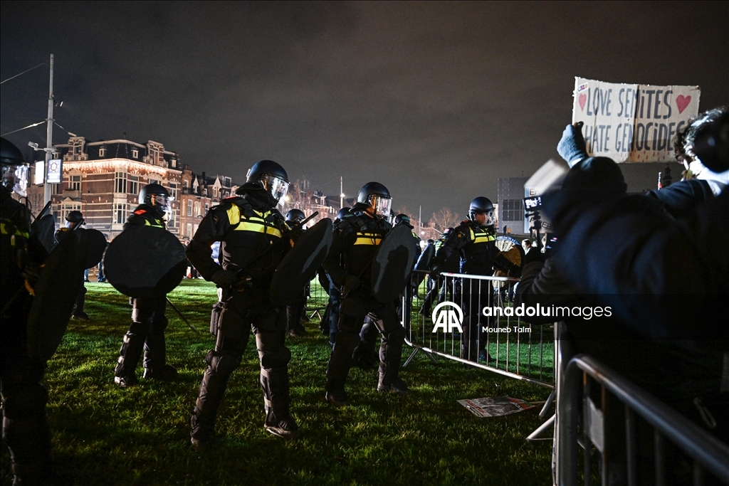 Amsterdam'da Hanuka konseri öncesi protestoda polis ile göstericiler arasında arbede yaşandı