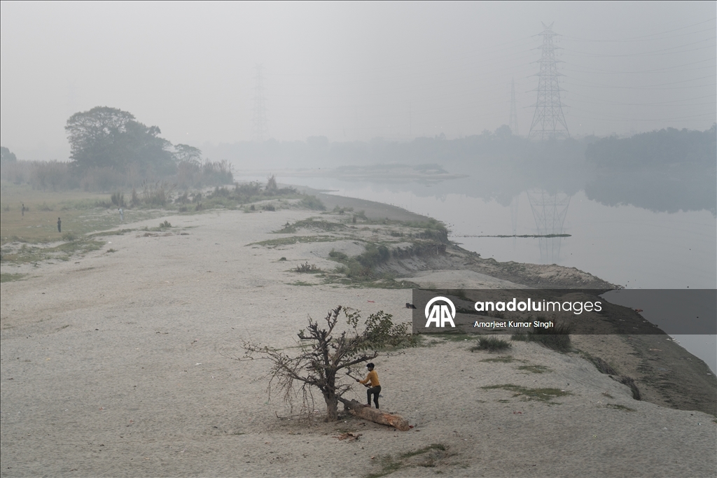 Hindistan’ın başkenti Yeni Delhi’de hava kirliliği tehlikeli seviyeye yaklaştı