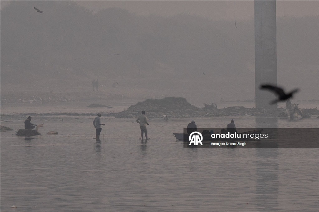 Hindistan’ın başkenti Yeni Delhi’de hava kirliliği tehlikeli seviyeye yaklaştı