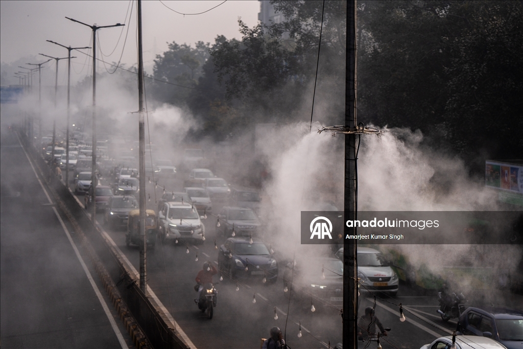 Hindistan’ın başkenti Yeni Delhi’de hava kirliliği tehlikeli seviyeye yaklaştı