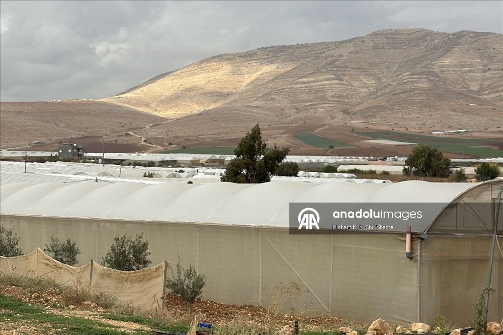 يبتلع الماء والغذاء بالضفة.. مخاوف فلسطينية من جدار إسرائيلي جديد