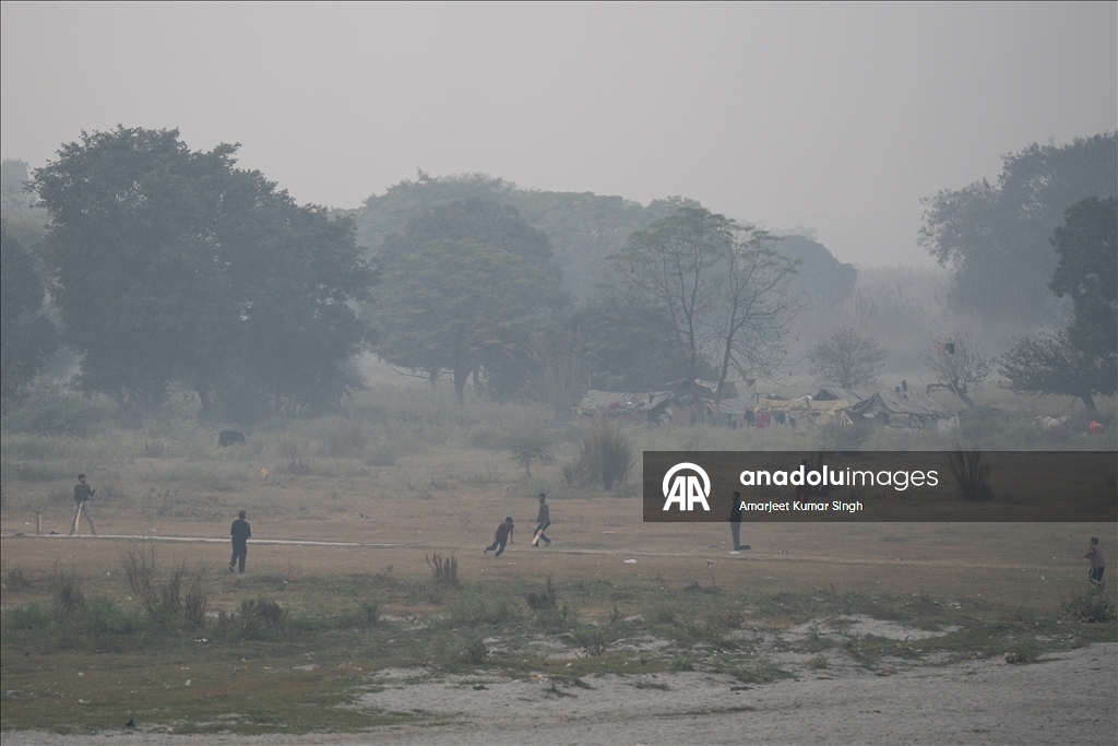 Hindistan’ın başkenti Yeni Delhi’de hava kirliliği tehlikeli seviyeye yaklaştı