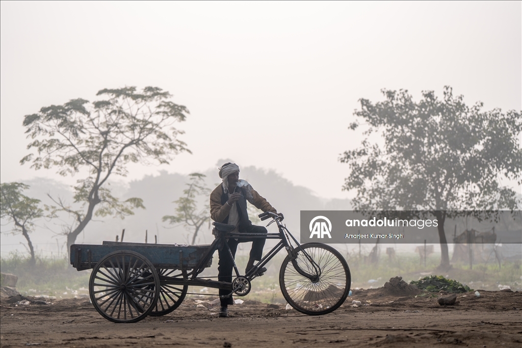 Hindistan’ın başkenti Yeni Delhi’de hava kirliliği tehlikeli seviyeye yaklaştı