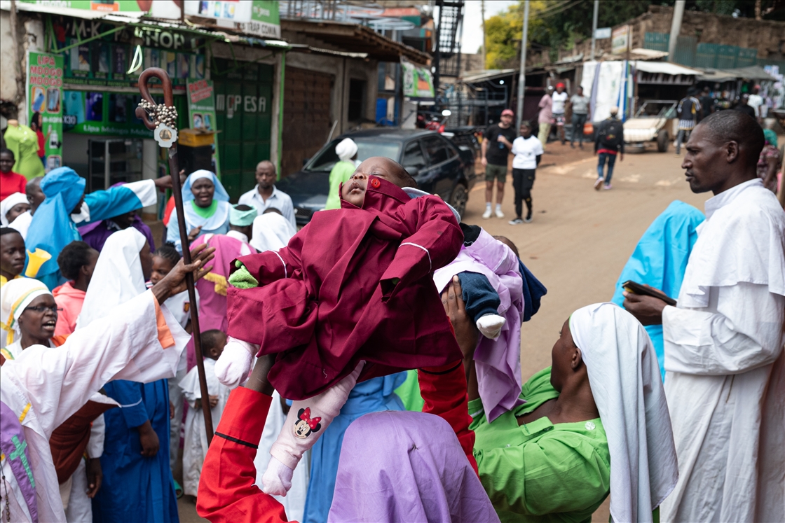 “Baby Tossing” ritual in Nairobi's Kibera