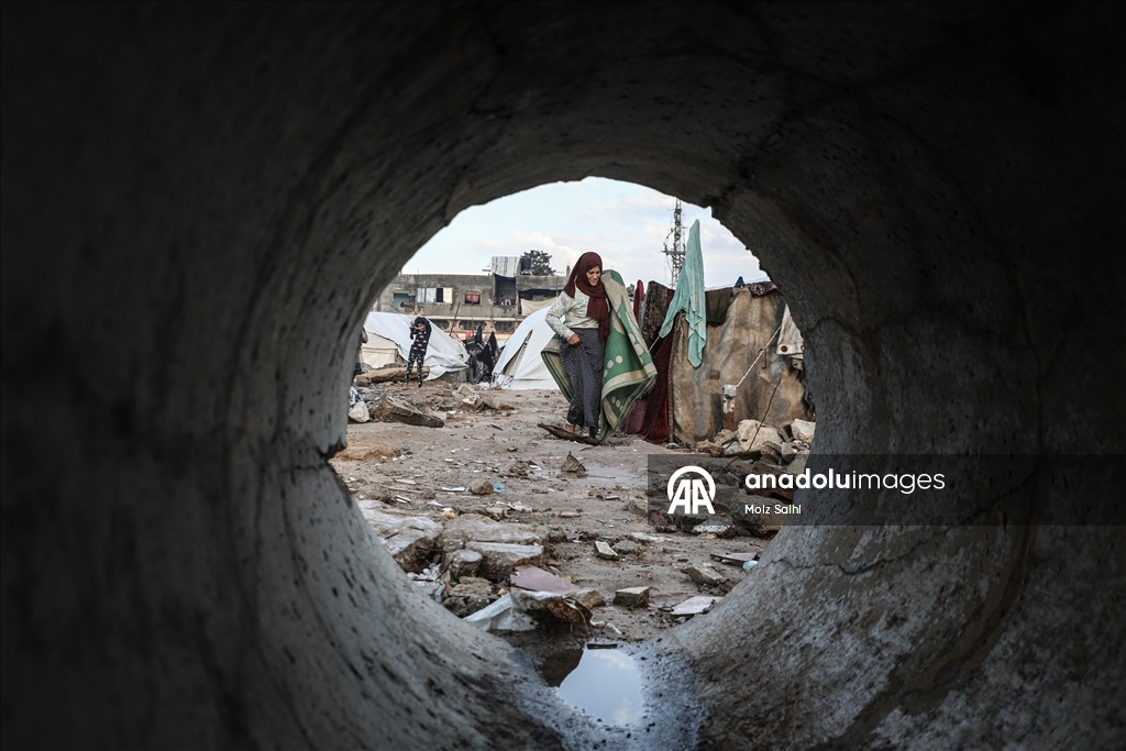 Şiddetli yağış nedeniyle Gazze Şeridi'nde çadırlar su altında kaldı