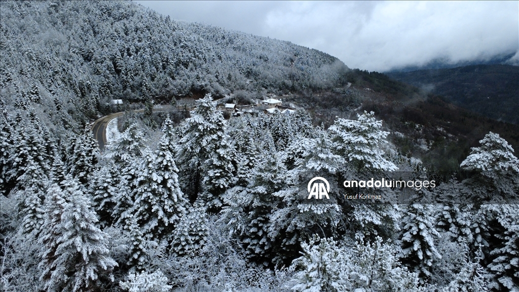 Karabük'ün yüksek kesimlerinde kar yağışı etkisini sürdürüyor