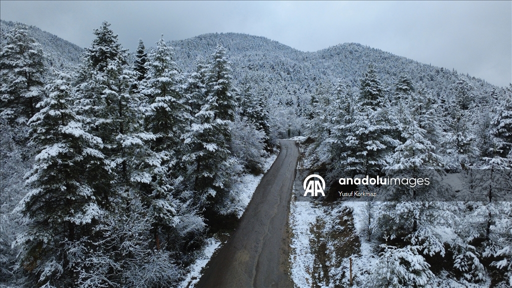 Karabük'ün yüksek kesimlerinde kar yağışı etkisini sürdürüyor