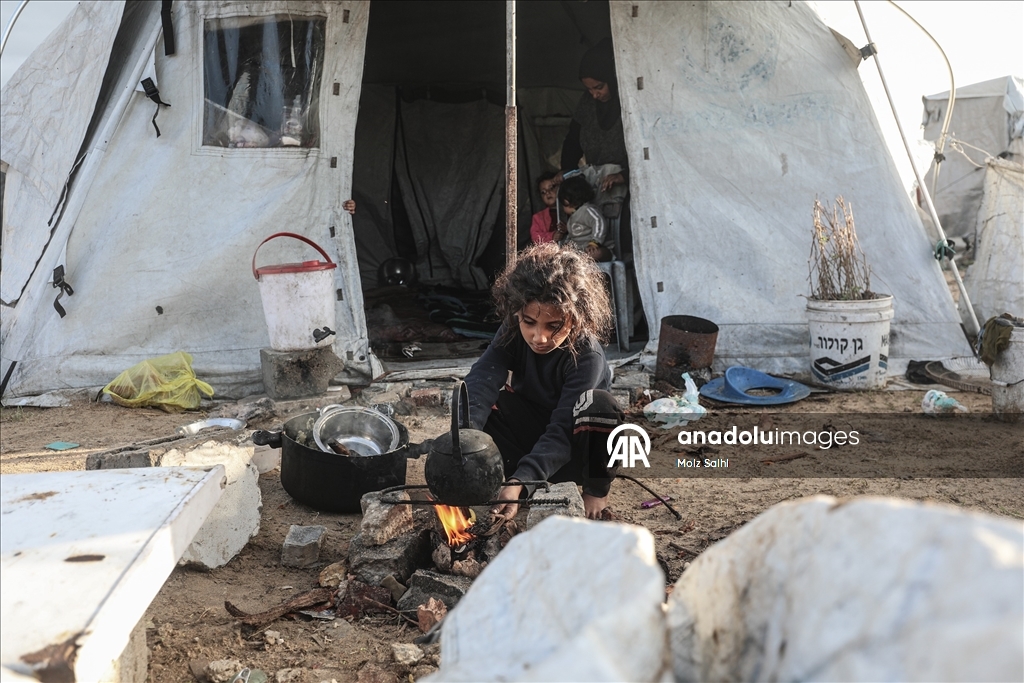 Şiddetli yağış nedeniyle Gazze Şeridi'nde çadırlar su altında kaldı