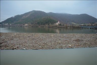 Волонтеры в Словакии очистили от мусора водохранилище Ружин