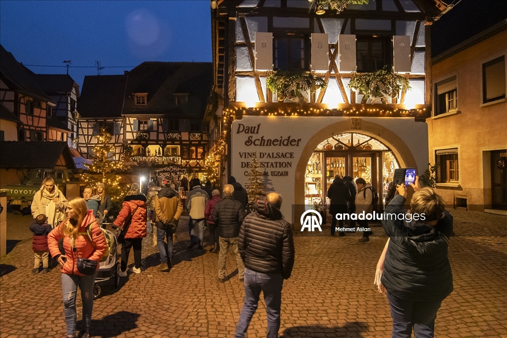 Eguisheim kasabası Noel döneminde ziyaretçilerini ağırlıyor