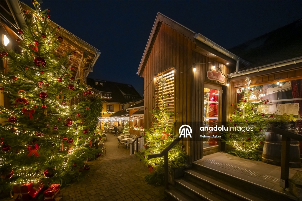 Eguisheim kasabası Noel döneminde ziyaretçilerini ağırlıyor