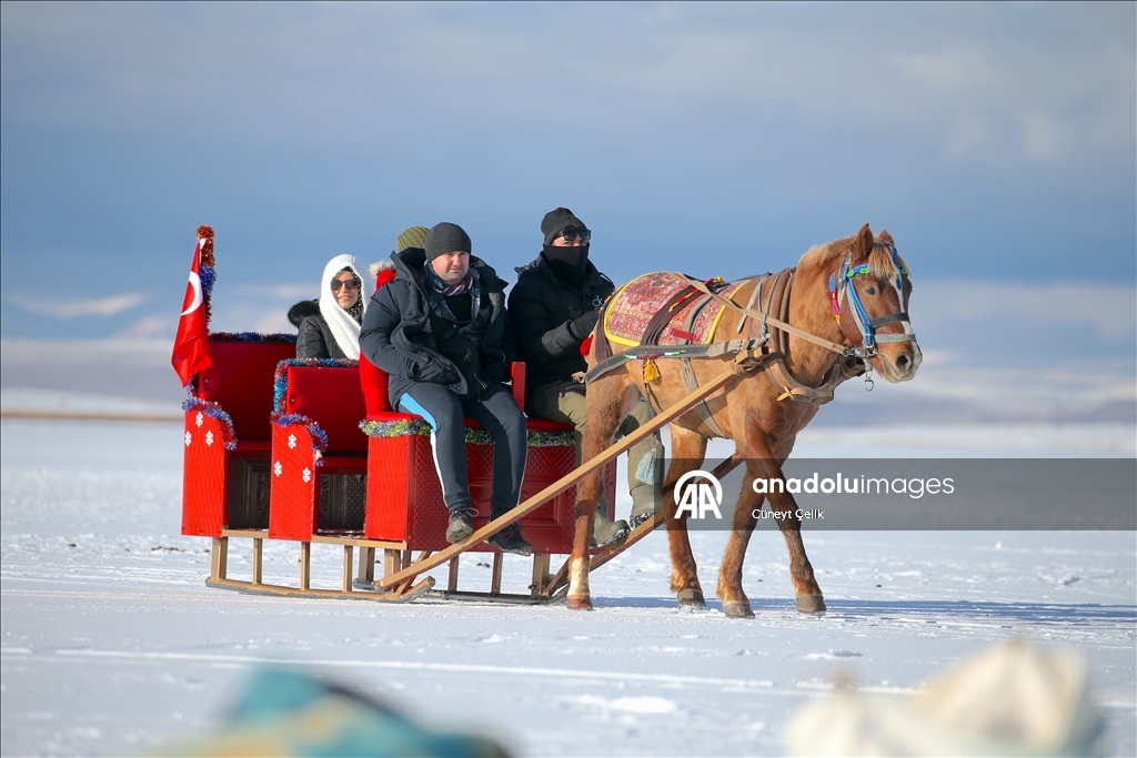 Li ser Gola Çildirê ya beşeke wê cemed girtiye kelecana xizeka hespan dest pê kir
