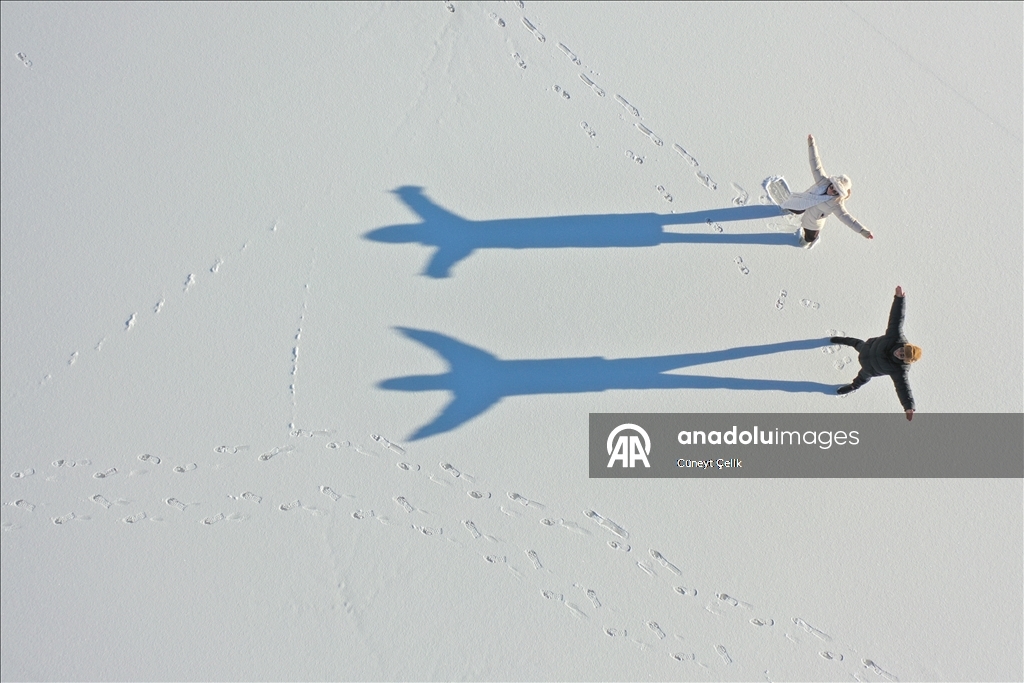 Li ser Gola Çildirê ya beşeke wê cemed girtiye kelecana xizeka hespan dest pê kir